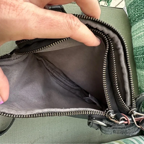 Liebeskind Janina 9695 Black Leather Mini Crossbody Bag Double Zipper Minimalist - Picture 6 of 7